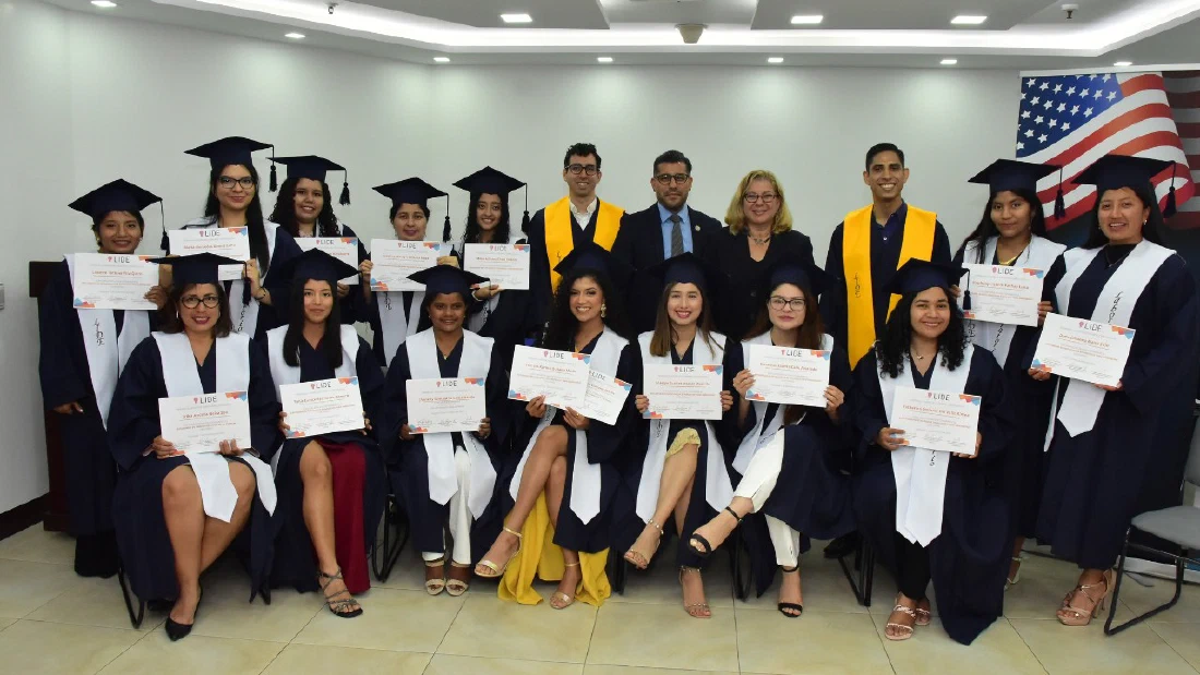 Graduación de la primera cohorte de New Dimensions